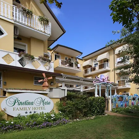 Hotel Pinetina Mare Baby Family 3*