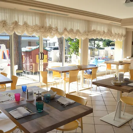 Отель Pinetina Mare Baby Family 3*