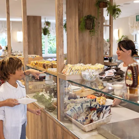 Pinetina Mare Baby Family Hotell 3*